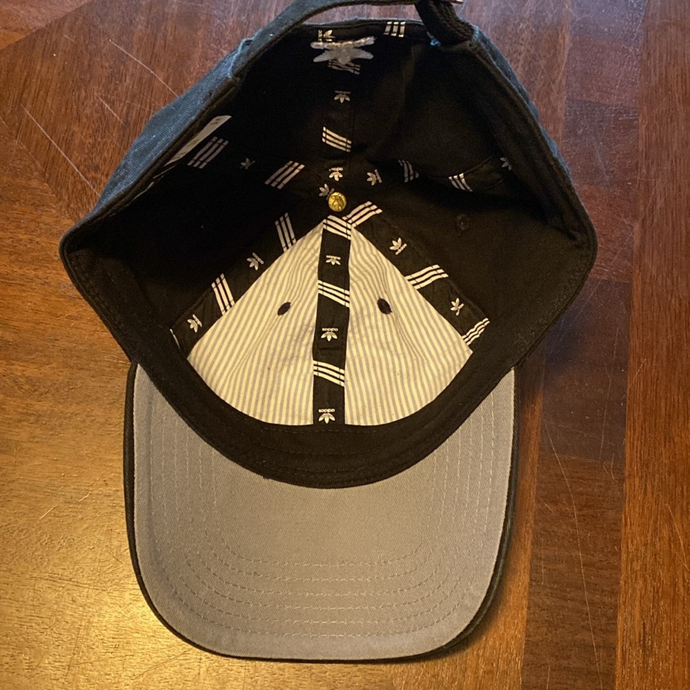 Adidas adjustable hat - Picture 2 of 4